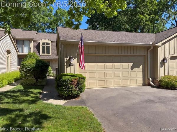 1135 Ivyglen Circle, Bloomfield Twp, MI 48304