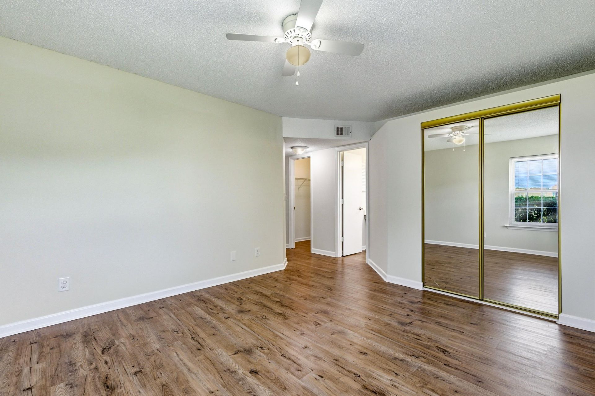 2150 C Clearwater Dr. Photo 17