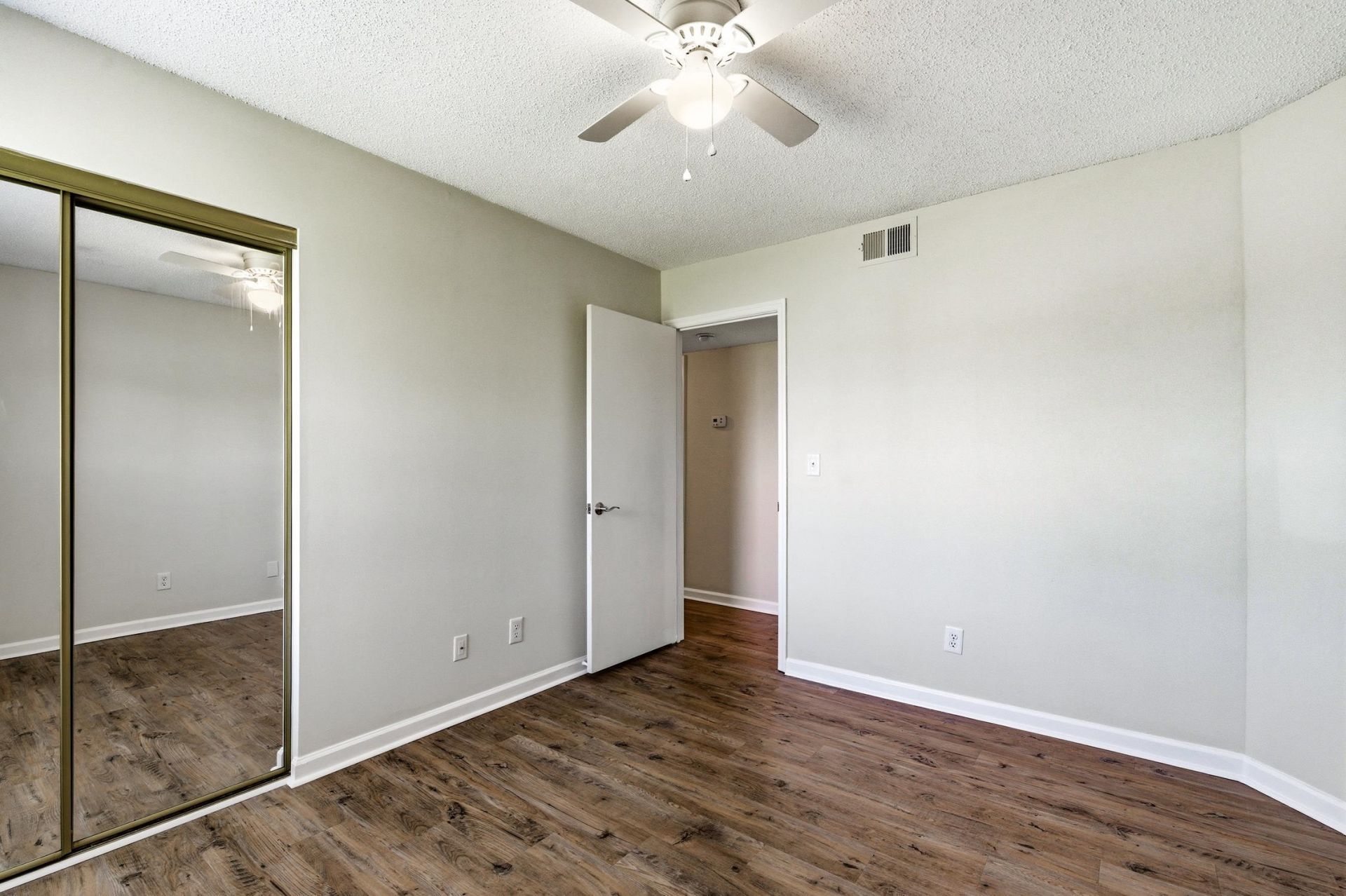 2150 C Clearwater Dr. Photo 22
