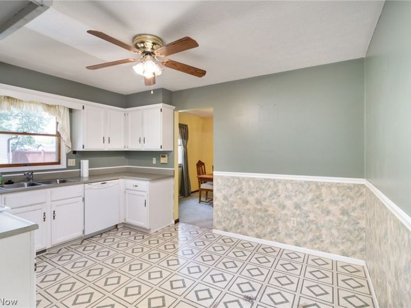 6908 Hidden Valley Drive, Amherst, OH 44001 Photo 12