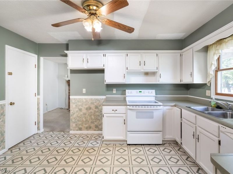 6908 Hidden Valley Drive, Amherst, OH 44001 Photo 13
