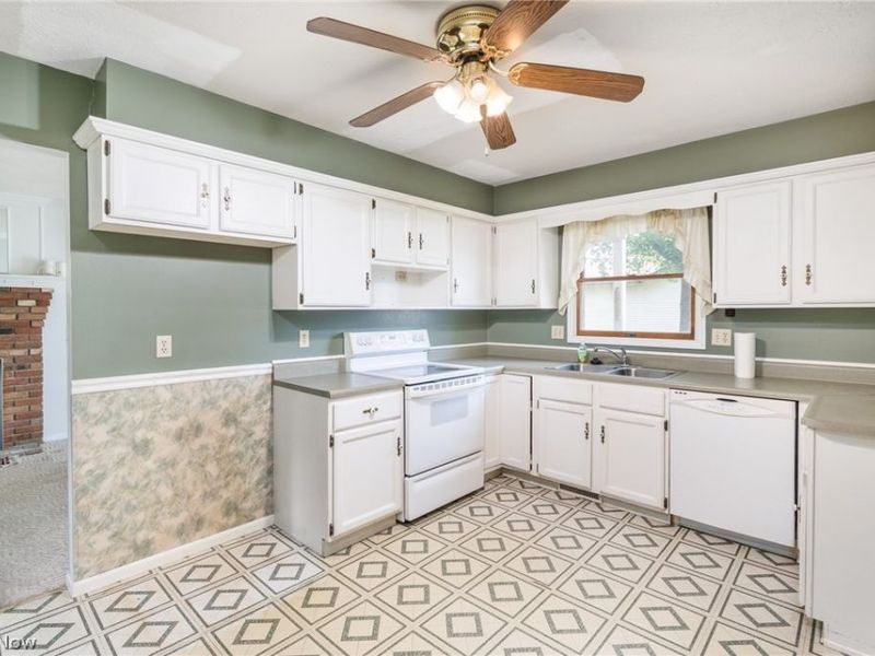 6908 Hidden Valley Drive, Amherst, OH 44001 Photo 2