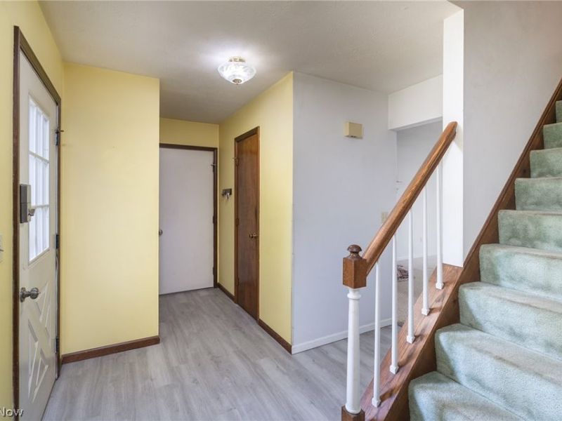 6908 Hidden Valley Drive, Amherst, OH 44001 Photo 6