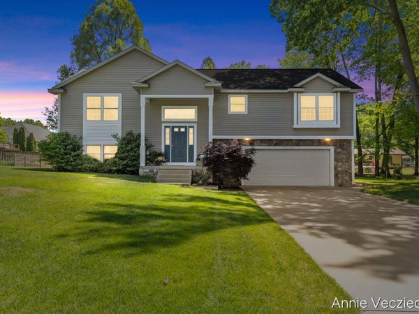 15096 Oakland Street, Spring Lake, MI 49456