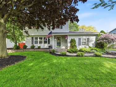 104 Park Lane Circle , Lockport, NY 14094