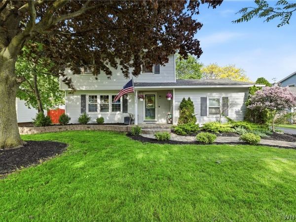 104 Park Lane Circle , Lockport, NY 14094