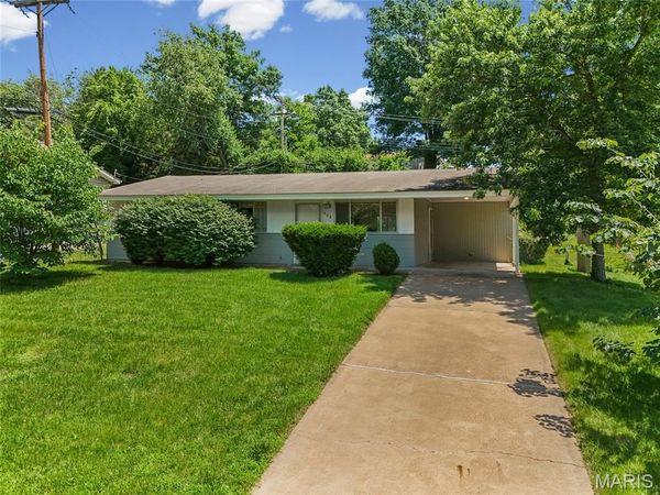 404 Spring Meadows Drive , Manchester, MO 63011