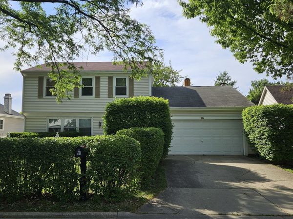 10 Mayflower Road , Vernon Hills, IL 60061