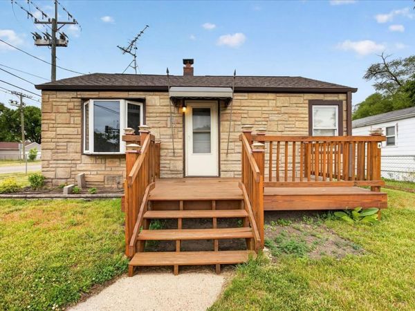 302 Harlem Road , Machesney Park, IL 61115