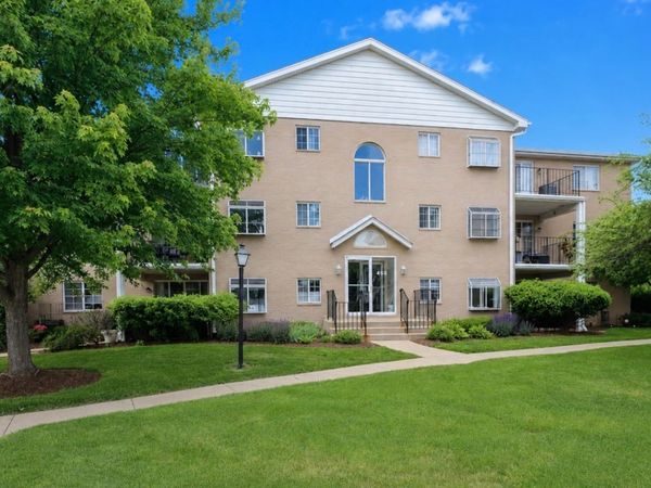 466 S President Street , Unit 304, Carol Stream, IL 60188