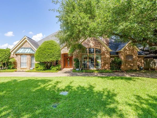 2006 Lake Country Drive, Arlington, TX 76012
