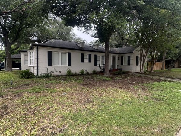 401 N HIGH ST, Uvalde, TX 78801