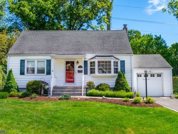 110 Overlook Ave, East Hanover, NJ 07936