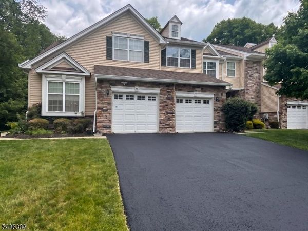 39 Lamerson Cir, Mount Olive, NJ 07828