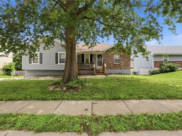 901 SW Foxtail Drive, Grain Valley, MO 64029