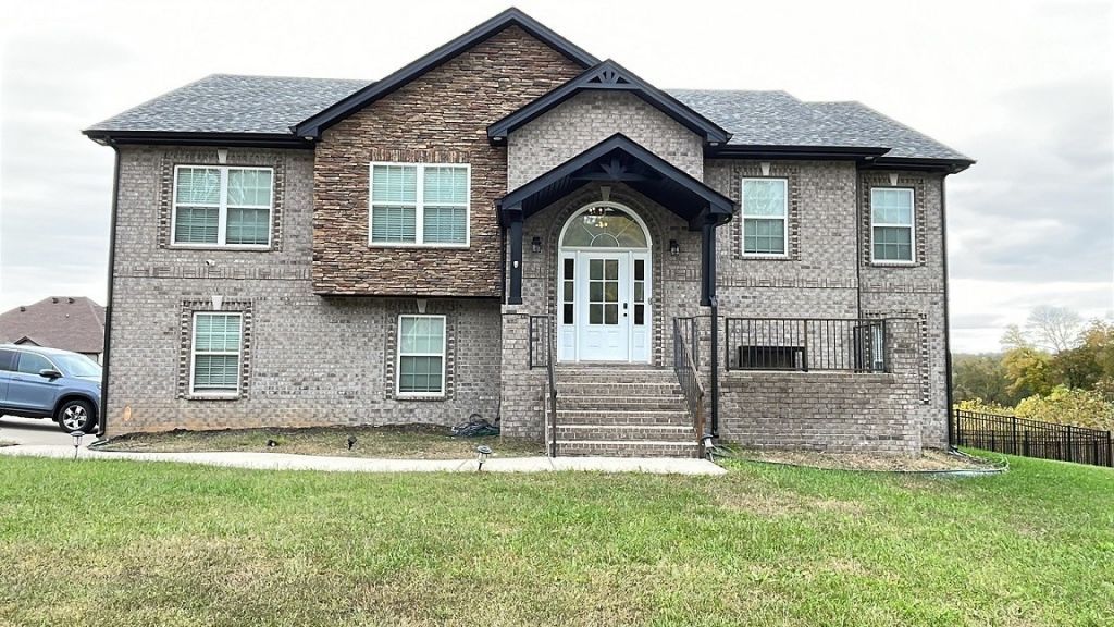 529 Cresthaven Ln , Clarksville, TN 37043 Main Photo