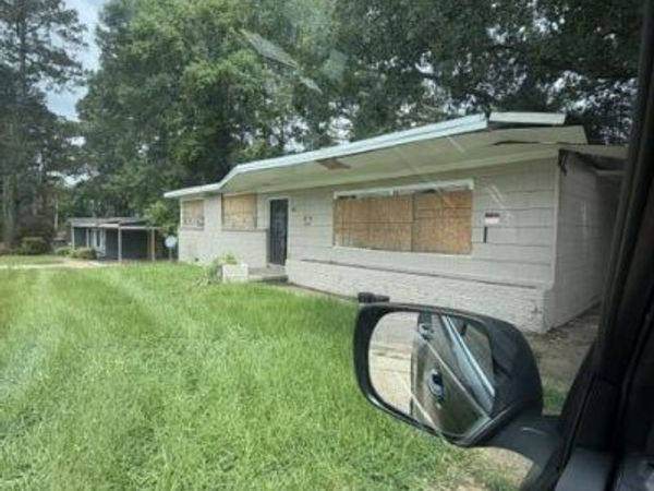 1440 W Mcdowell Road, Jackson, MS 39204