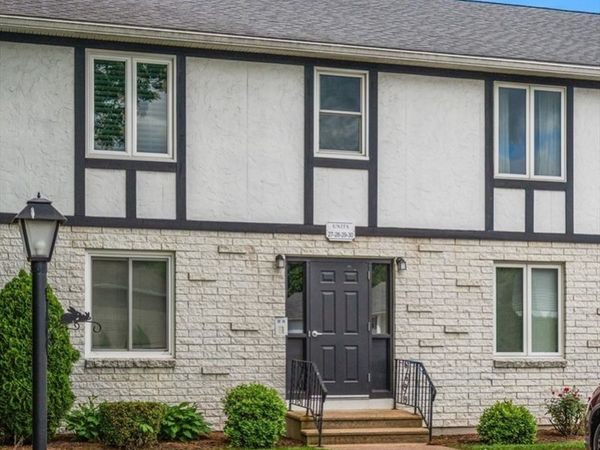 200 Lanbert Ter, Unit 30, Chicopee, MA 01020