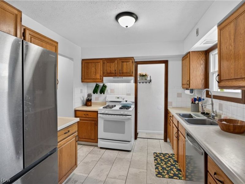 35577 Freed Drive, Eastlake, OH 44095 Photo 10