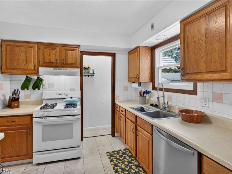 35577 Freed Drive, Eastlake, OH 44095 Photo 9