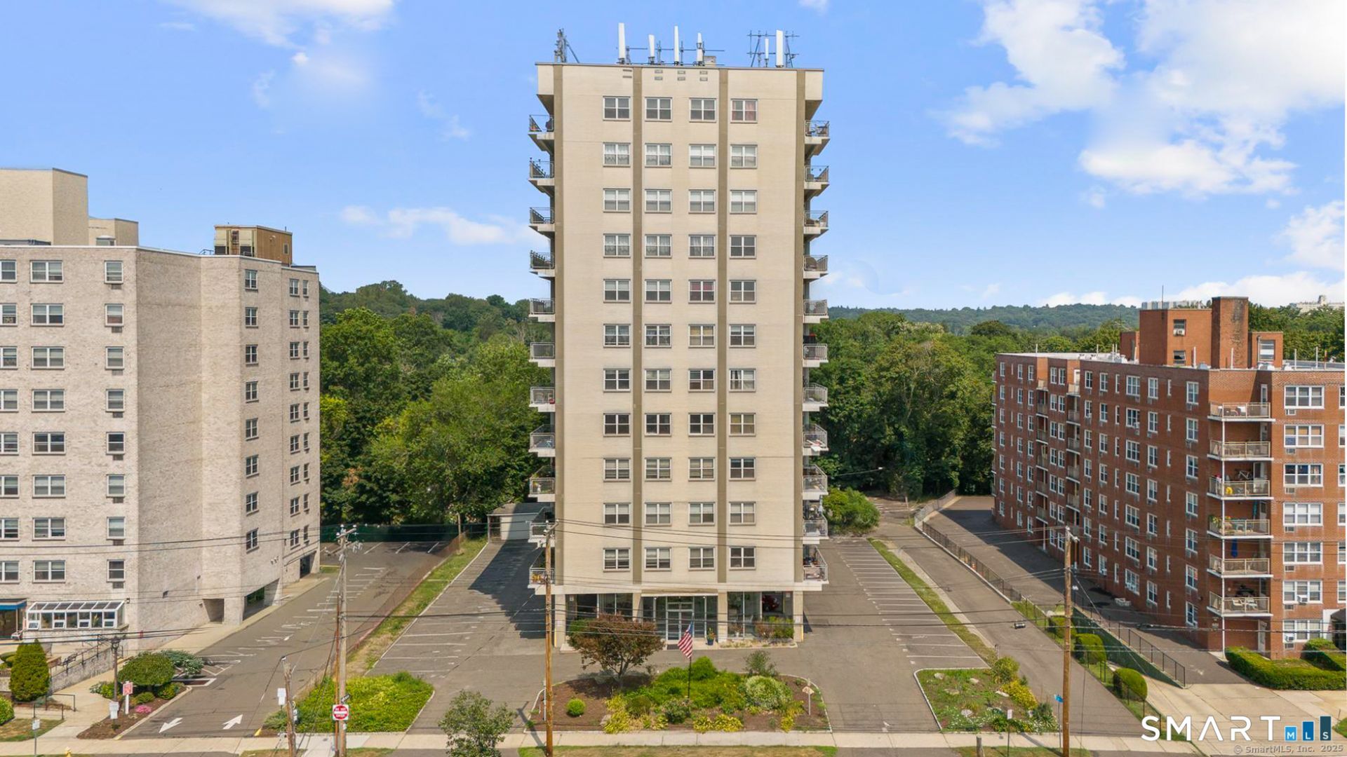 2370 North, Unit 2G, Bridgeport, CT 06604 Main Photo