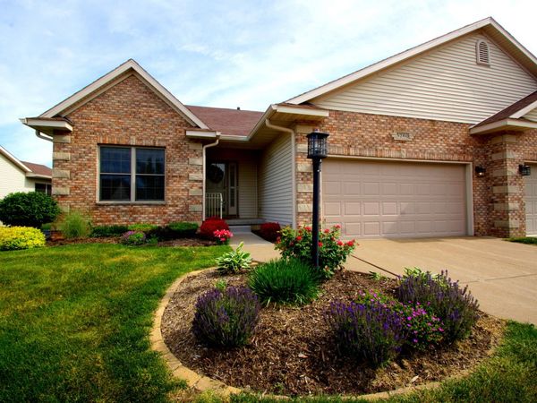 5260 FRIENDSHIP Drive, Unit 5260, Davenport, IA 52804