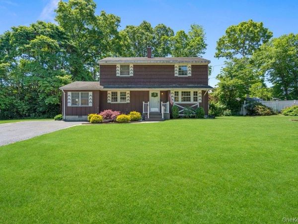 10 Hollingwood Drive, Coram, NY 11727