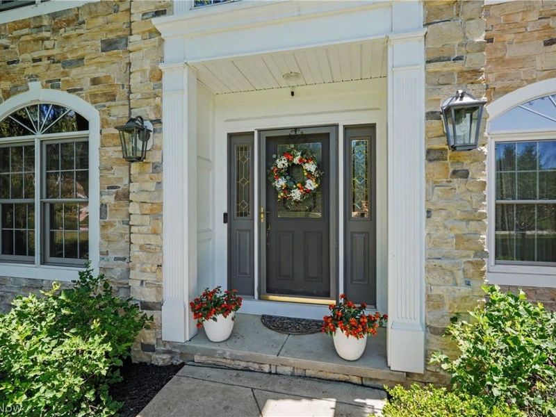 6165 Loch Lomond Court, Solon, OH 44139 Photo 2