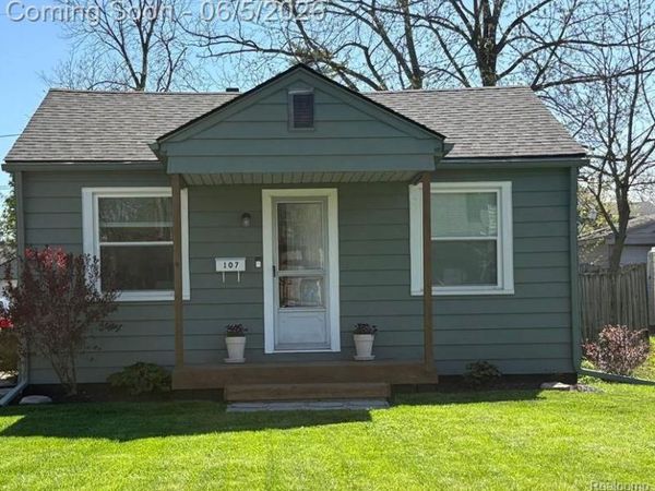 107 S Tilden Avenue, Waterford Twp, MI 48328