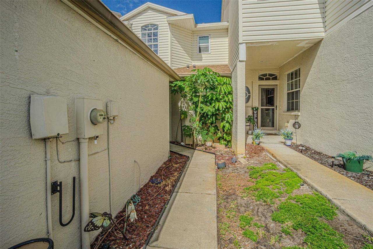 6400 46th Avenue N, Unit 3, Kenneth City, FL 33709 Photo