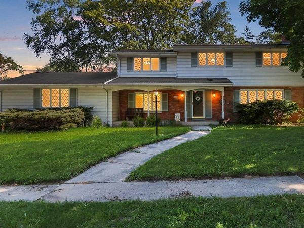 120 IROQUOIS AVENUE, Green Bay, WI 54301