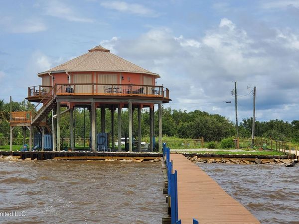 4304 Beach Boulevard, Ocean Springs, MS 39564