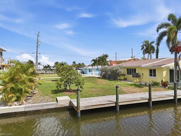 2609 Bayshore DR , MATLACHA, FL 33993