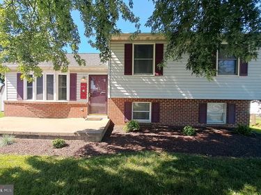 451 CLOVER LANE, HANOVER, PA 17331