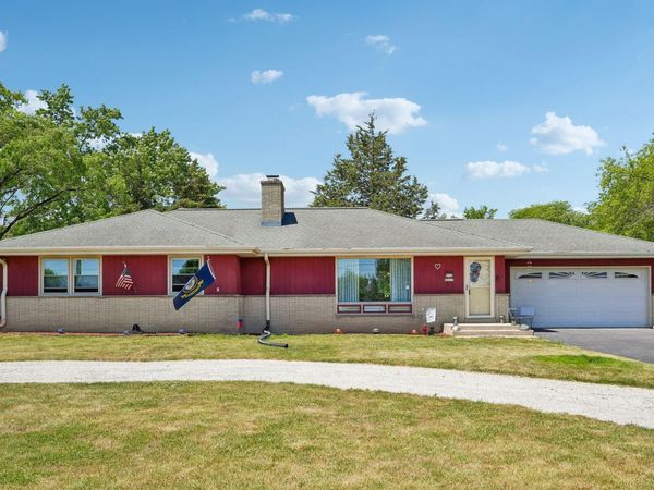 W130N6219 River Dr, Menomonee Falls, WI 53051