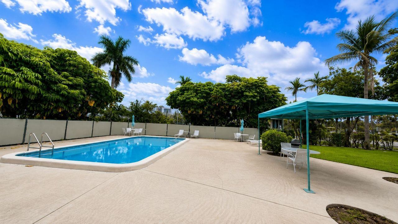 505 Spencer Drive, Unit 309, West Palm Beach, FL 33409 Photo