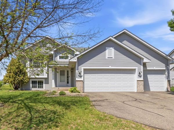 1026 Pioneer Trail SE, Cambridge, MN 55008
