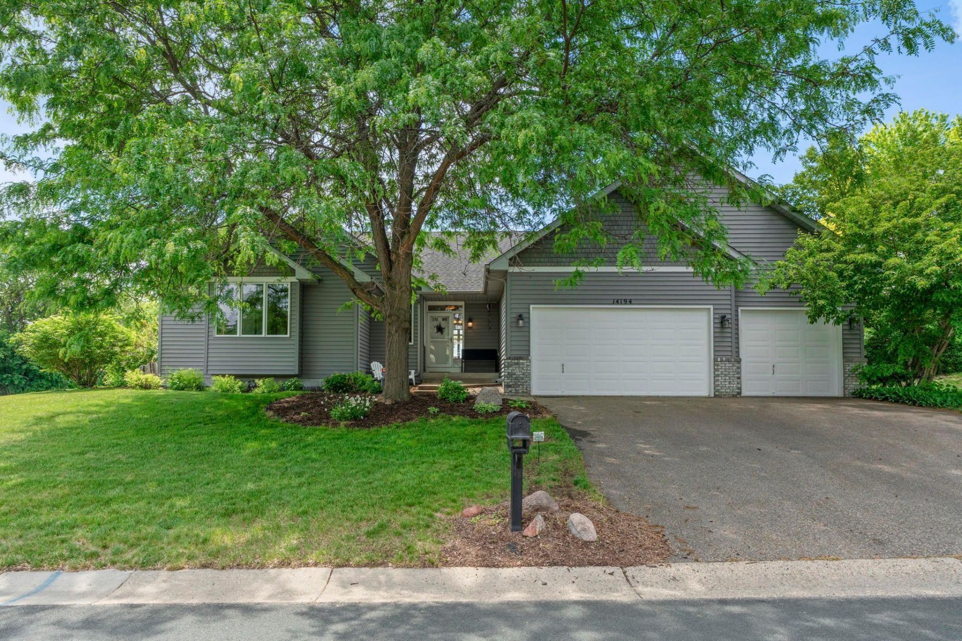 14194 Hidden View Road NE, Prior Lake, MN 55372