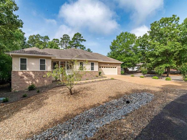 1 Versalles Lane, Hot Springs Village, AR 71909