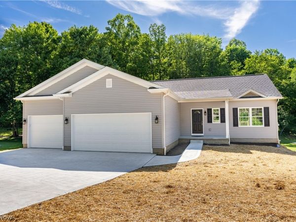 10694 Welton Road NE, Bolivar, OH 44612