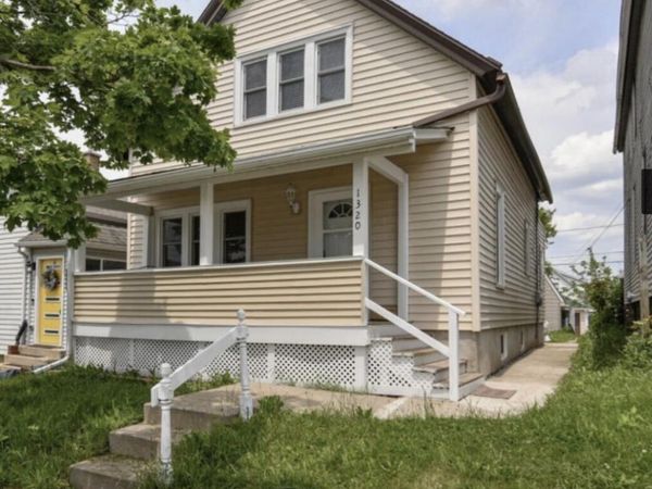 1320 Milwaukee AVENUE, South Milwaukee, WI 53172