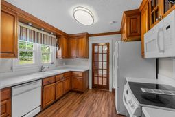 201 Sandhurst Road  photo 4