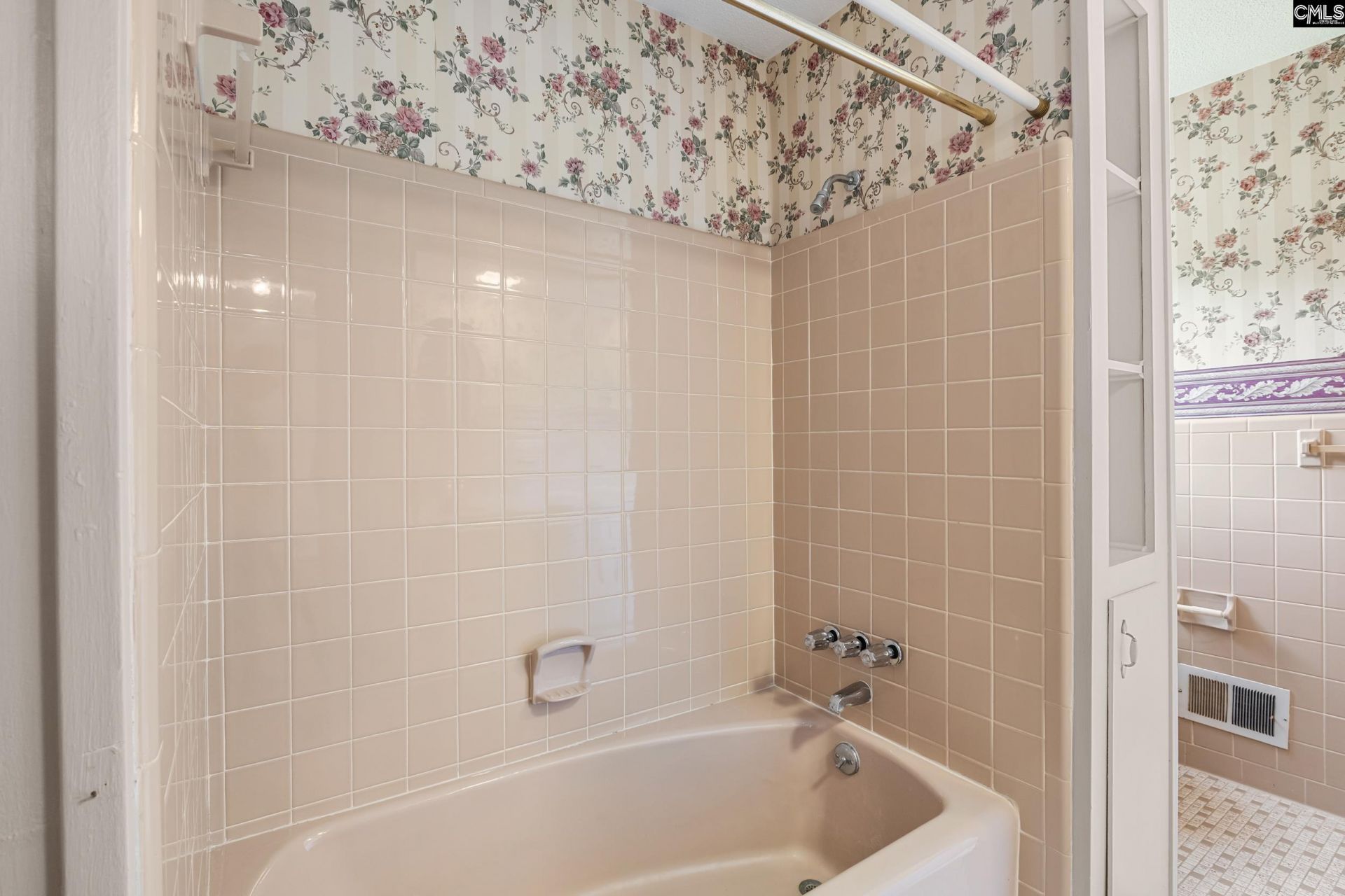 201 Sandhurst Road  Photo 32