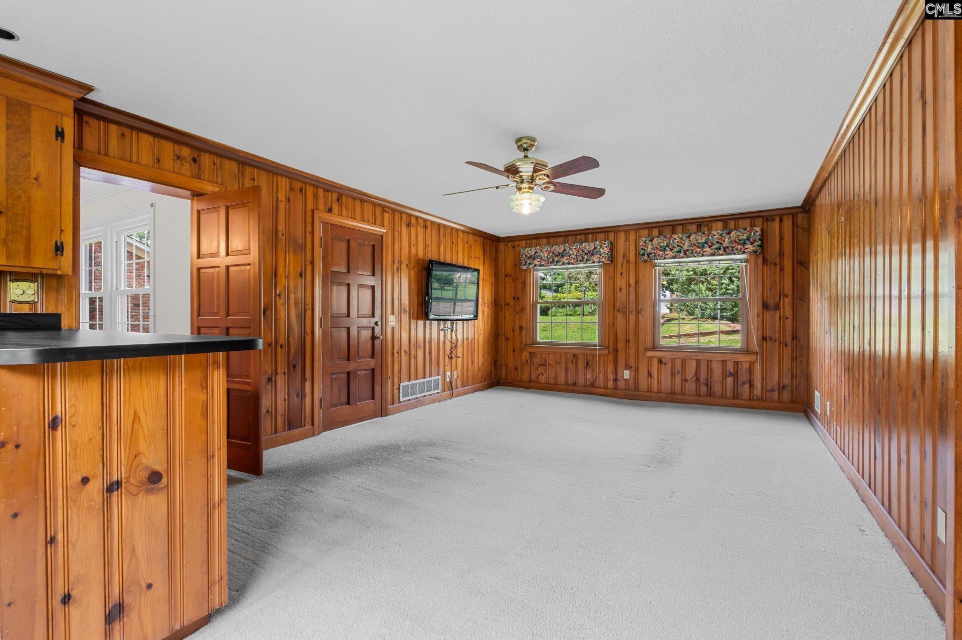 201 Sandhurst Road  Photo 9