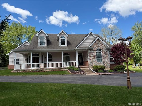 1143 Brewster Road, Rochester, MI 48306