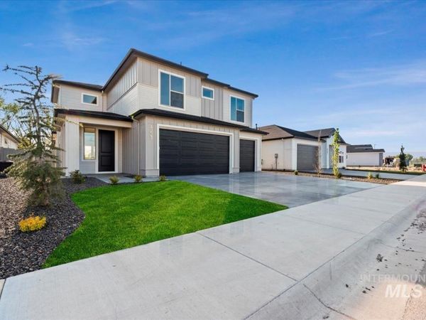 882 S Contusion Ave, Nampa, ID 83687