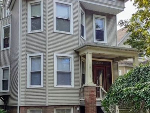 2433 W Berteau Avenue , Chicago, IL 60618