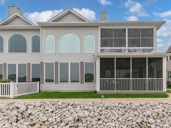 19 Villa Drive , Hampton, IL 61256