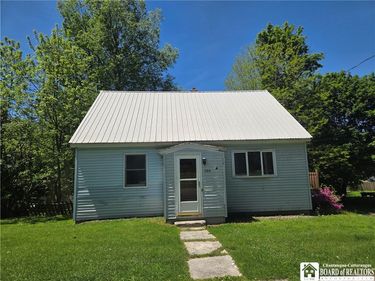 123 Pearl Street , Springville, NY 14141