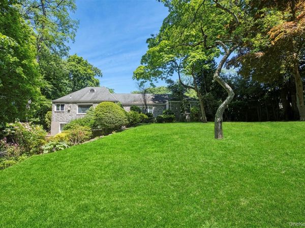 49 The Birches, Roslyn, NY 11576